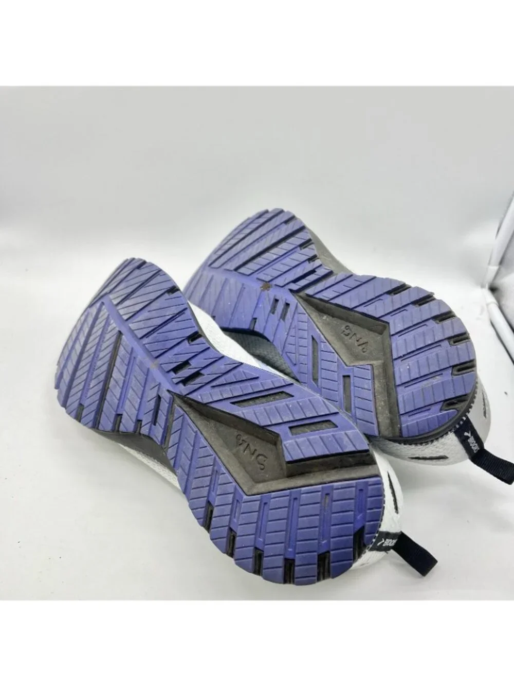 Men's Brooks Revel 5 Running Shoe Size 12